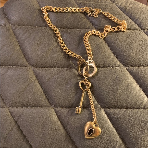 Source Unknown Jewelry - Handcuffs, key and keyhole pendants on 16” gold tone novelty necklace